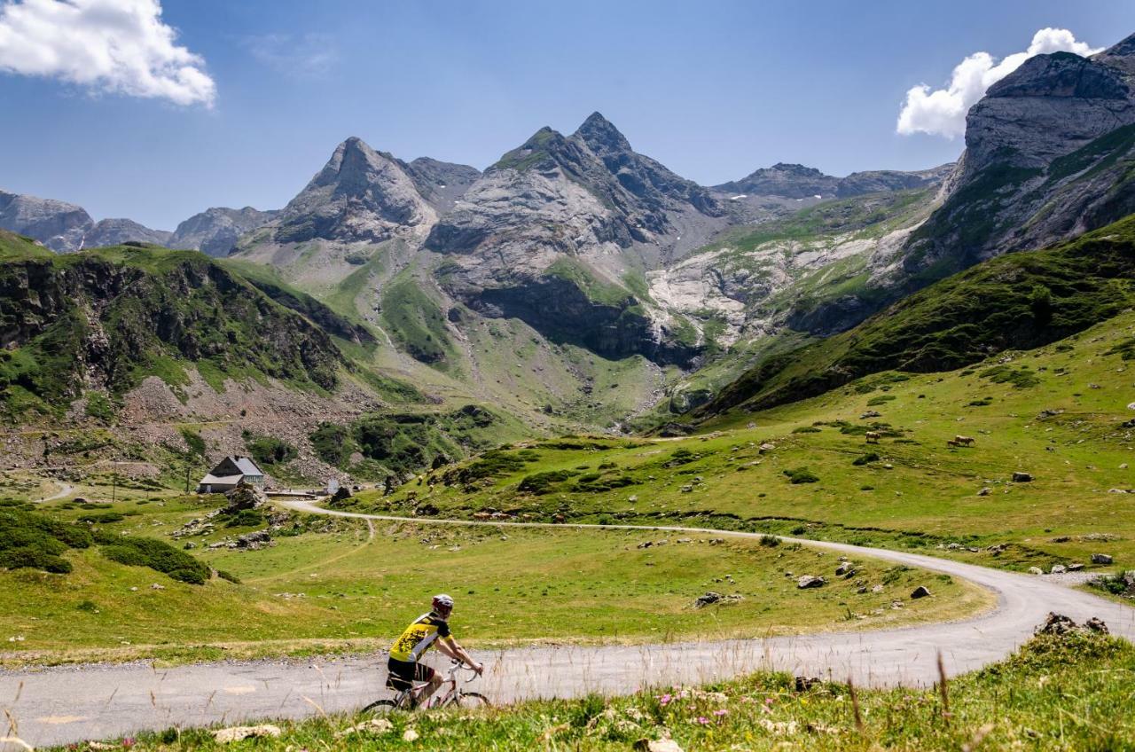Pyrenees Cycling Lodge Saint-Savin (Hautes-Pyrenees) Exterior photo